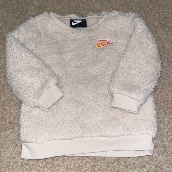 Nike Other - Nike sweatshirt 18ms